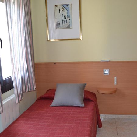 Hostal Bartis Фигерас Стая снимка