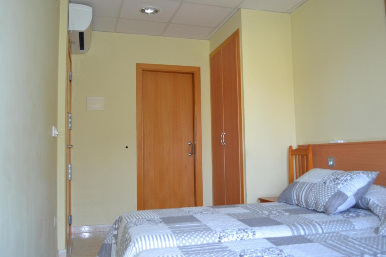 Hostal Bartis Фигерас Екстериор снимка