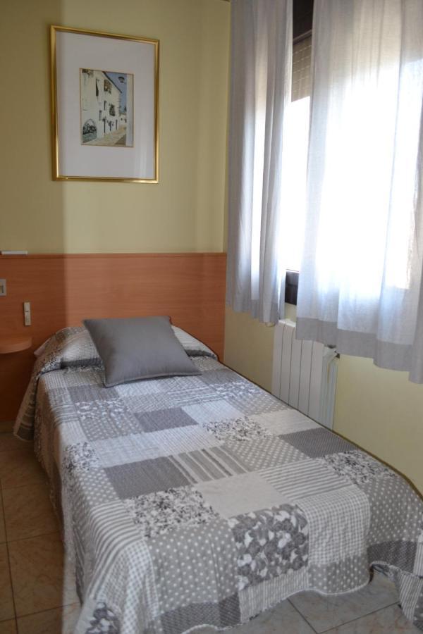 Hostal Bartis Фигерас Екстериор снимка