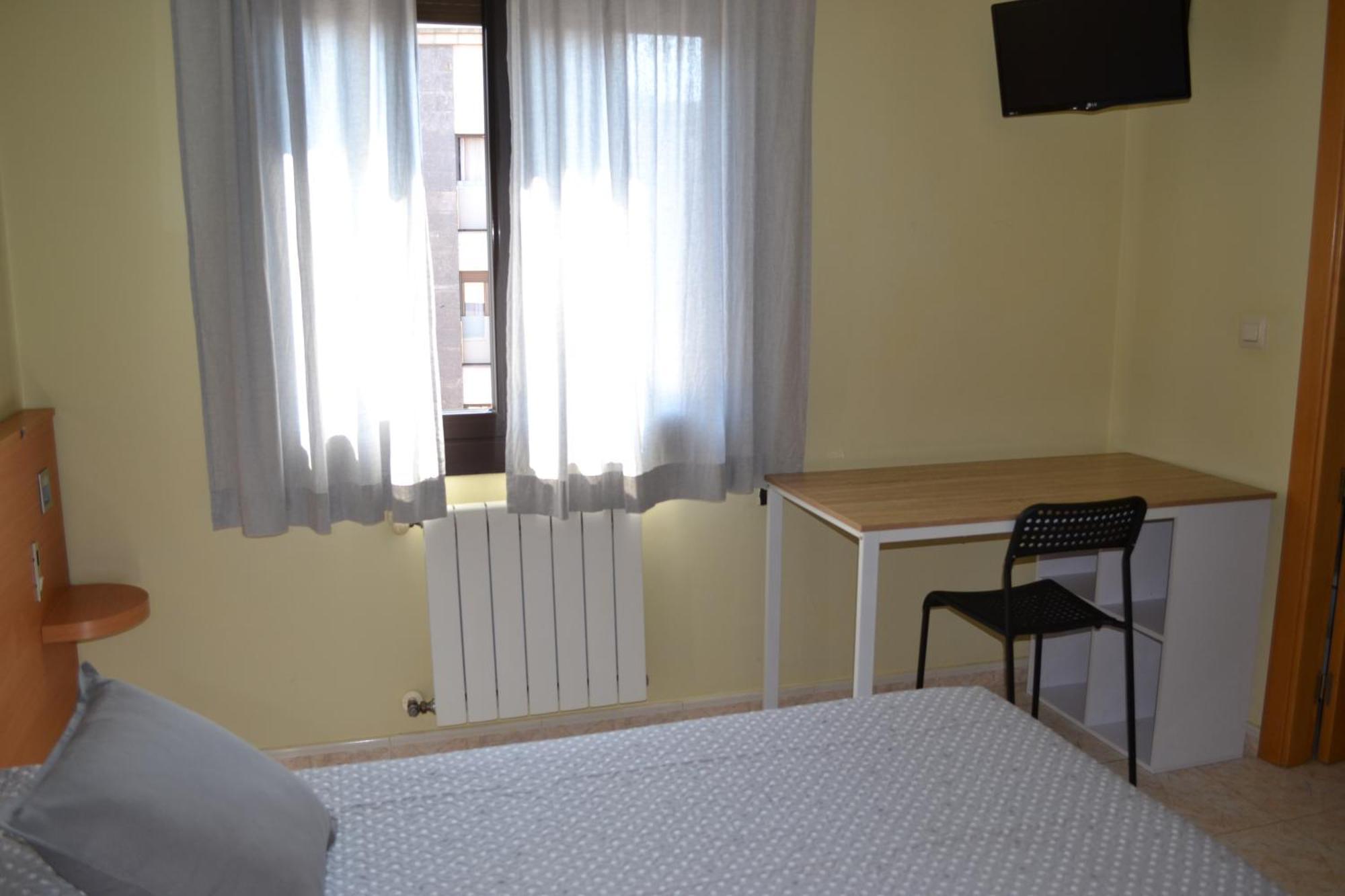 Hostal Bartis Фигерас Стая снимка
